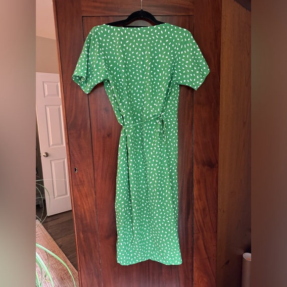 Green and White Print Wrap Dress - Picture 4 of 5
